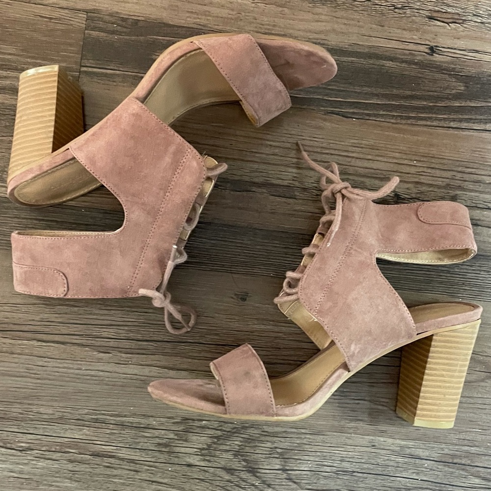 Blush heels, tie in the front 💖